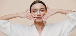 Imagen de la noticia: Ejercicios de yoga facial te ayudarán a rejuvenecer la piel