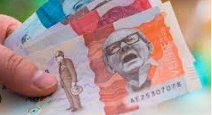 Imagen de la noticia: Colombia fija una subida de 16 % en salario mínimo para atajar la inflación