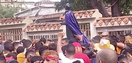 Imagen de la noticia: Municipio Cabimas: Luego de más de dos años el Santo Negro se rencontro con sus feligreses