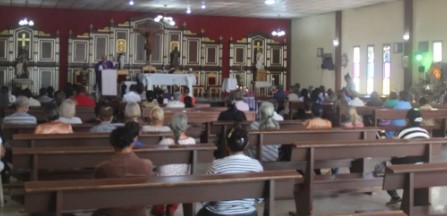 Imagen de la noticia: Municipio Santa Rita: Gobernación del Zulia y Alcaldía reparan aires acondicionados de la iglesia San José de Puerto Escondido