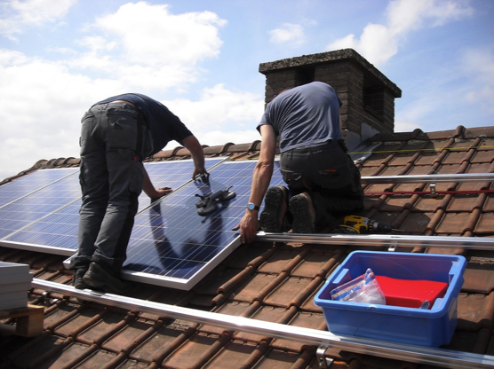 Imagen de la noticia: 4 ventajas de instalar placas solares para generar energía en el hogar