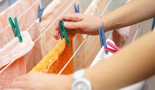 Imagen de la noticia: Ideas para colgar la ropa que te harán olvidarte de la plancha