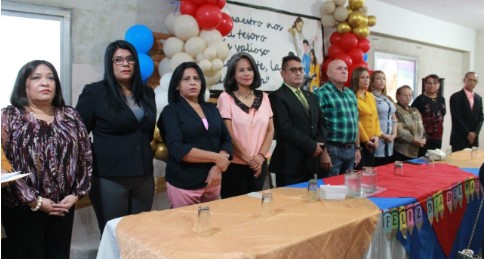 Imagen de la noticia: Municipio Cabimas: Alcaldía y PEZ entregan reconocimientos a 40 educadores