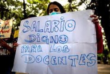 Imagen de la noticia: Salario de los docentes en Venezuela, el más bajo de América