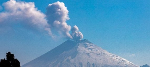 Imagen de la noticia: Ecuador entra en alerta ante olor a azufre y cenizas del volcán Cotopaxi