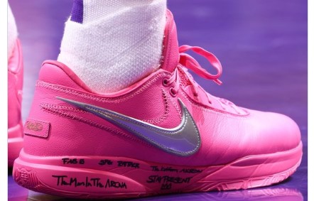 Imagen de la noticia: LeBron James y el inspirador mensaje de las zapatillas para su récord de puntos en la NBA