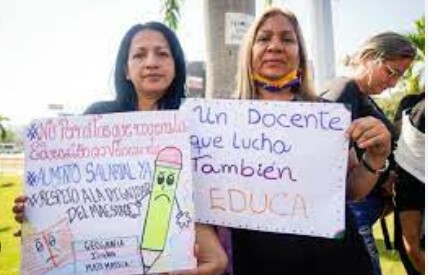 Imagen de la noticia: Para exigir salarios y pensiones dignas, docentes volvieron a las calles