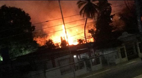 Imagen de la noticia: Municipio Cabimas: Bomberos reportan eficaz control de un incendio presentado en la calle Cumana