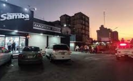 Imagen de la noticia: Municipio Maracaibo: Hogar se incendia por completo justo al lado del supermercado baleado