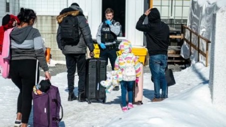 Imagen de la noticia: Canadá: Comenzaran a la deportación de migrantes tras acuerdo con EEUU