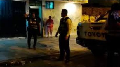 Imagen de la noticia: Perú: De varios disparos asesinan a venezolano delante de su esposa e hijos