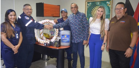 Imagen de la noticia: Municipio Santa Rita: Alcalde Alenis Guerrero entregó material al Cuerpo de Bomberos para dotar camión supresor y motos