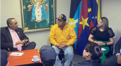 Imagen de la noticia: Municipio Santa Rita: Alcalde Alenis Guerrero se reúne con autoridades de Guardacostas de Maracaibo para planificar la Toma de Muestra de Suelo Sagrado del Teniente de Navío Pedro Lucas Urribarrí