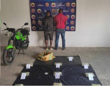 Imagen de la noticia: Estado Apure: Detienen a dos sujetos con 10 panelas de cocaína