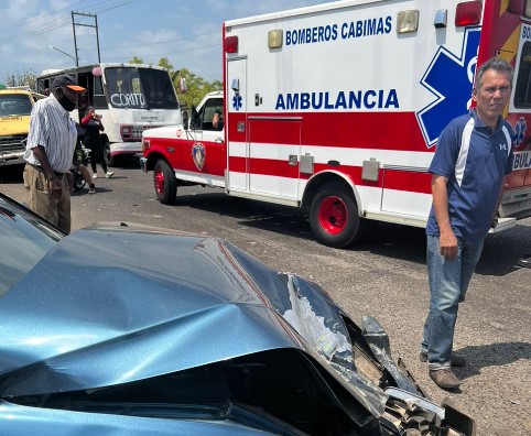 Imagen de la noticia: Municipio Cabimas: Accidente automovilístico a la altura del Comisariato dejó 4 personas lesionadas