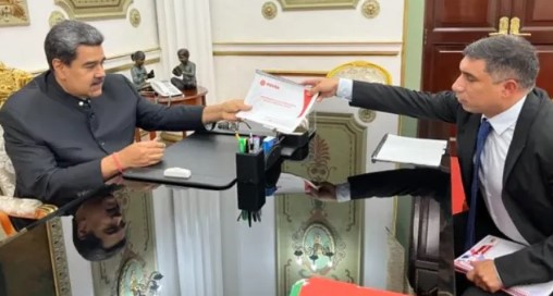 Imagen de la noticia: Nicolás Maduro designa a Pedro Tellechea como ministro de Petróleo de Venezuela en sustitución de Tareck El Aissami
