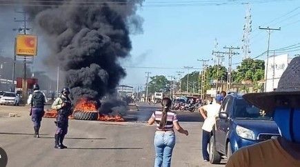 Imagen de la noticia: Estado Guárico: Transportistas de carga protestaron en Calabozo por gasolina