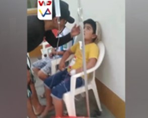 Imagen de la noticia: Perú: Un grupo de venezolanos fue envenenado por personas que regalaban comida (Video sensible)