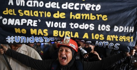 Imagen de la noticia: Este 15 de Marzo trabajadores públicos protestaron tras una depreciación del salario en 83%