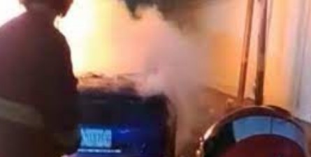 Imagen de la noticia: Municipio Maracaibo: Se incendia vehículo en La Macandona por la pila de la gasolina