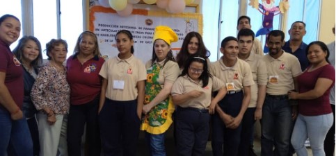 Imagen de la noticia: Municipio Cabimas: Estudiantes de Gastronomía de Telbcol expusieron sus experiencias significativa del segundo momento