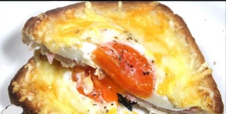 Imagen de la noticia: Rico desayuno con unas tostadas con huevo y queso al horno