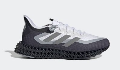 Imagen de la noticia: Adidas lanza las mejores zapatillas para correr de noche: las 4DFWD