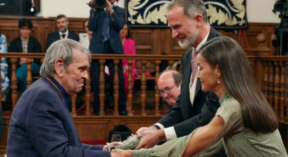 Imagen de la noticia: España: Poeta venezolano Rafael Cadenas, recibe el Premio Cervantes