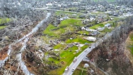Imagen de la noticia: EE.UU: Tornado mata a varias personas y causa daños generalizados en Missouri