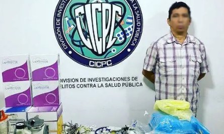 Imagen de la noticia: Caracas: Detienen a falso cirujano plástico que captaba mujeres por WhatsApp y las “operaba” en su casa