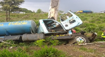 Imagen de la noticia: Municipio Cabimas: Muere joven de 19 años en la Lara-Zulia al chocar su camión cisterna contra un árbol
