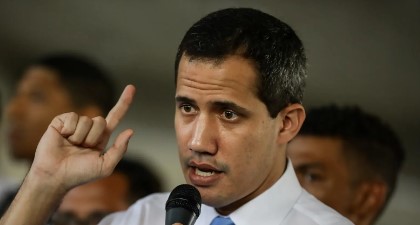 Imagen de la noticia: Guaidó viajó a Estados Unidos tras ser “expulsado” de Colombia: denuncia persecución a su familia