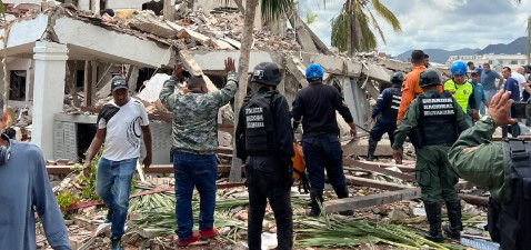 Imagen de la noticia: Estado Anzoátegui: Un muerto y varios heridos dejó la explosión en canales de Lechería.(videos e imágenes)