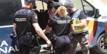 Imagen de la noticia: España: Desmantelan dos prostíbulos que explotaban a venezolanas, hondureñas y colombianas