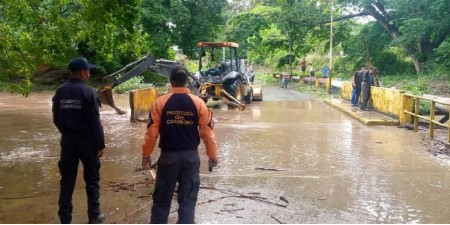 Imagen de la noticia: Autoridades atienden emergencias causadas por las lluvias en cinco estados
