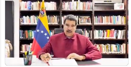 Imagen de la noticia: Nicolás Maduro modifica el pago del Bono de Guerra Económica a 30 dólares mensuales