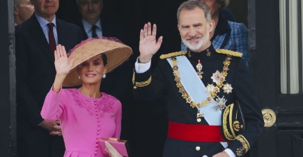 Imagen de la noticia: Orgullo nacional: Diseñadora venezolana Carolina Herrera vistió a la reina Letizia de España para la coronación de Carlos III