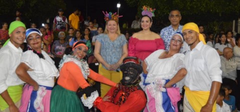 Imagen de la noticia: El municipio Santa Rita se vistió de gala con majestuoso desfile de comparsas