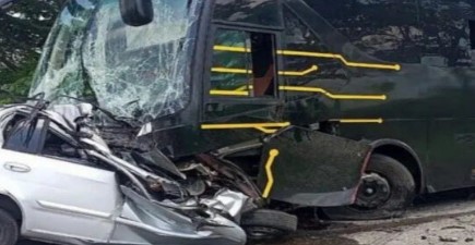 Imagen de la noticia: Estado Falcón: Accidente de transito entre autobús de PDVSA y vehículo particular deja dos muertos