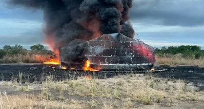 Imagen de la noticia: Municipio Cabimas: Bomberos controlaron incendio de tanque de petróleo