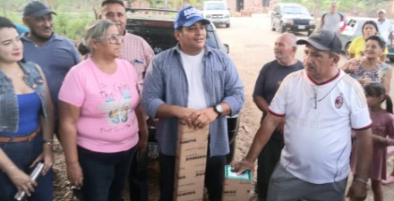 Imagen de la noticia: Municipio Simón Bolívar: El alcalde Argelio Riera donó una bomba de agua y un motor de 15 Hp (caballos de fuerza).