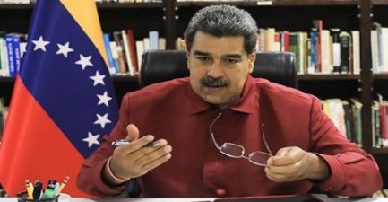 Imagen de la noticia: Nicolás Maduro firma decreto del ingreso mínimo integral fijado en 70 $ indexado permanente
