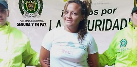 Imagen de la noticia: Colombia: Mujer encontró a su nuevo marido tocando a su hija y lo cayó a machetazos