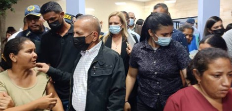 Imagen de la noticia: Municipio Cabimas: Gobernador Rosales realizó inspección sorpresa al Hospital “Dr. Adolfo D’Empaire”, para constatar su funcionamiento