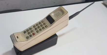 Imagen de la noticia: DynaTAC 8000x; El primer móvil de la historia cumple 40 años