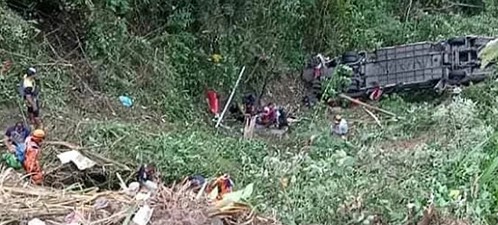 Imagen de la noticia: Colombia: Autobús lleno de venezolanos se precipita por un barranco