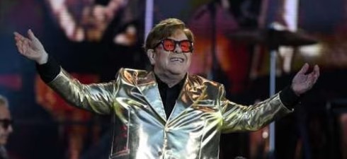 Imagen de la noticia: Miles de fans despiden a Elton John en su último concierto