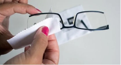Imagen de la noticia: ¿Sabes limpiar tus lentes sin dañarlos?