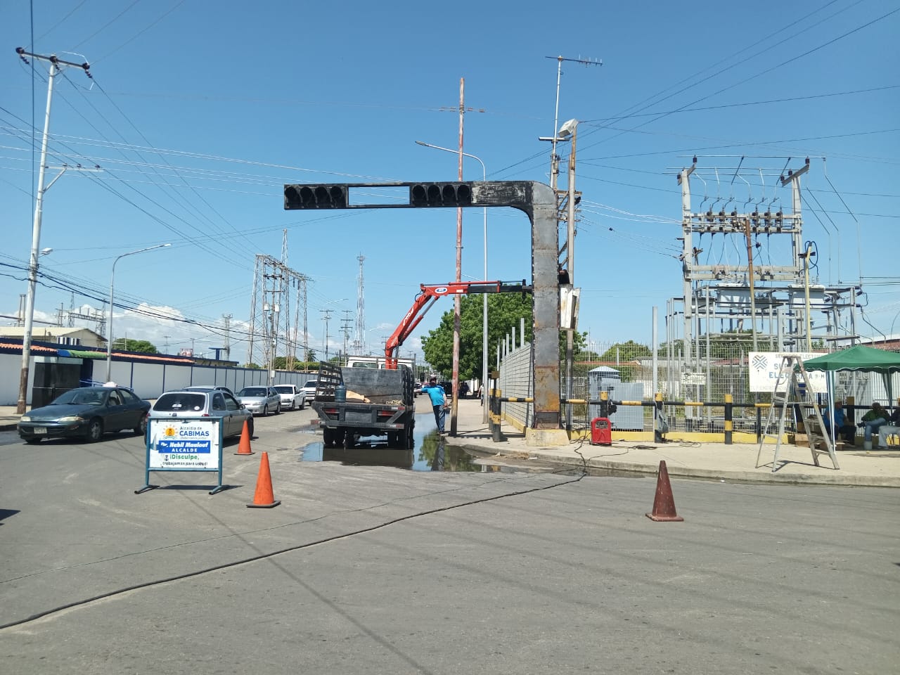 Imagen de la noticia: Municipio Cabimas:  Inician reparación de semáforo de la avenida 32 con carretera H