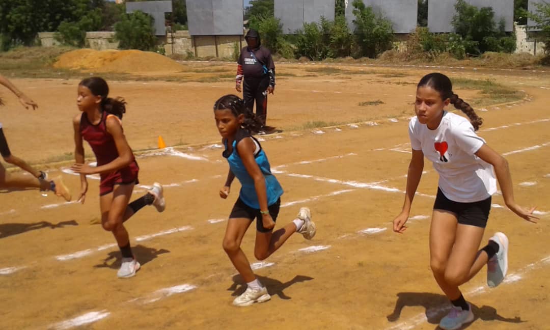 Imagen de la noticia: Municipio Cabimas: 60 atletas cabimenses participaron en el Festival Municipal de Atletismo